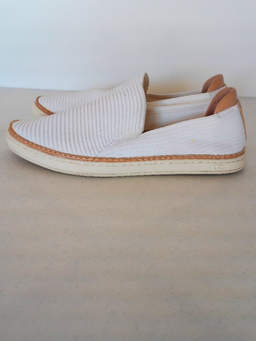 UGG Sammy Ribbed Knit Sneakers Size 8 White & Tan - Picture 6 of 12